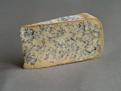 1280px-Bleu_de_Gex.jpg